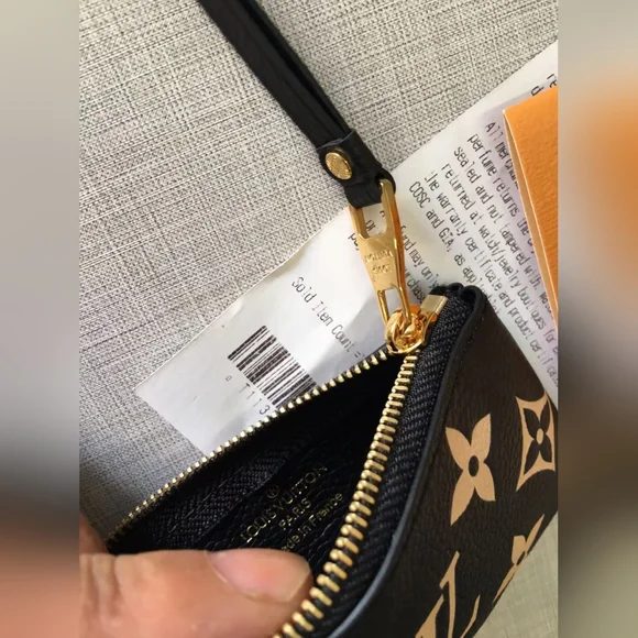 Louis Vuitton Key Pouch - Picture 8 of 9